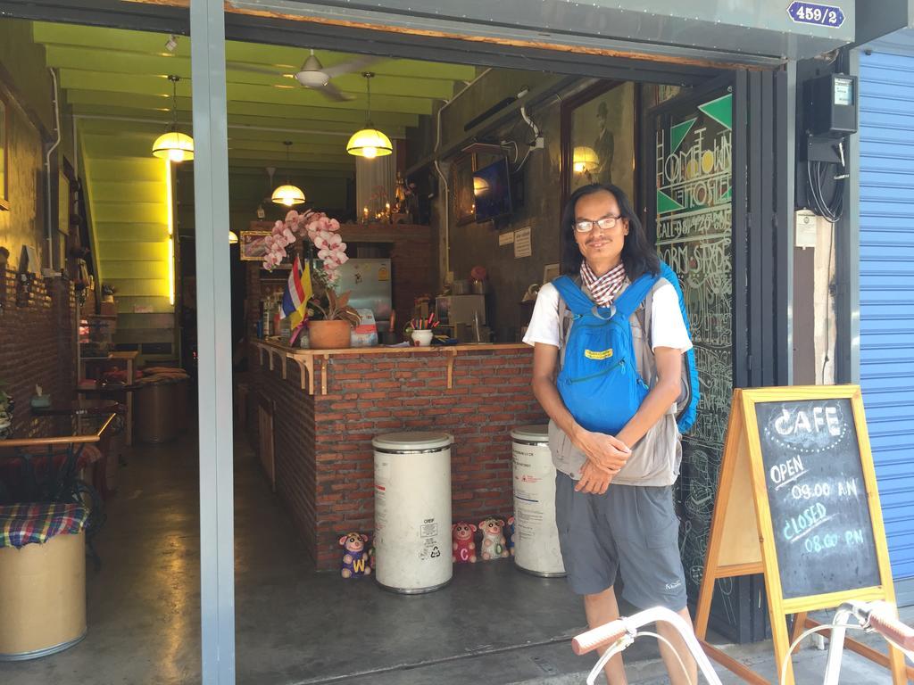 Hometown Hostel Samut Songkhram Exterior photo