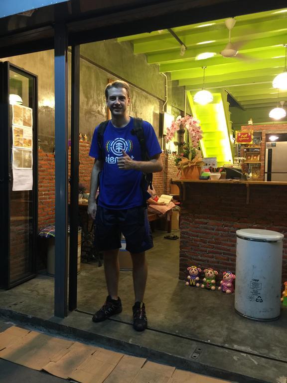 Hometown Hostel Samut Songkhram Exterior photo